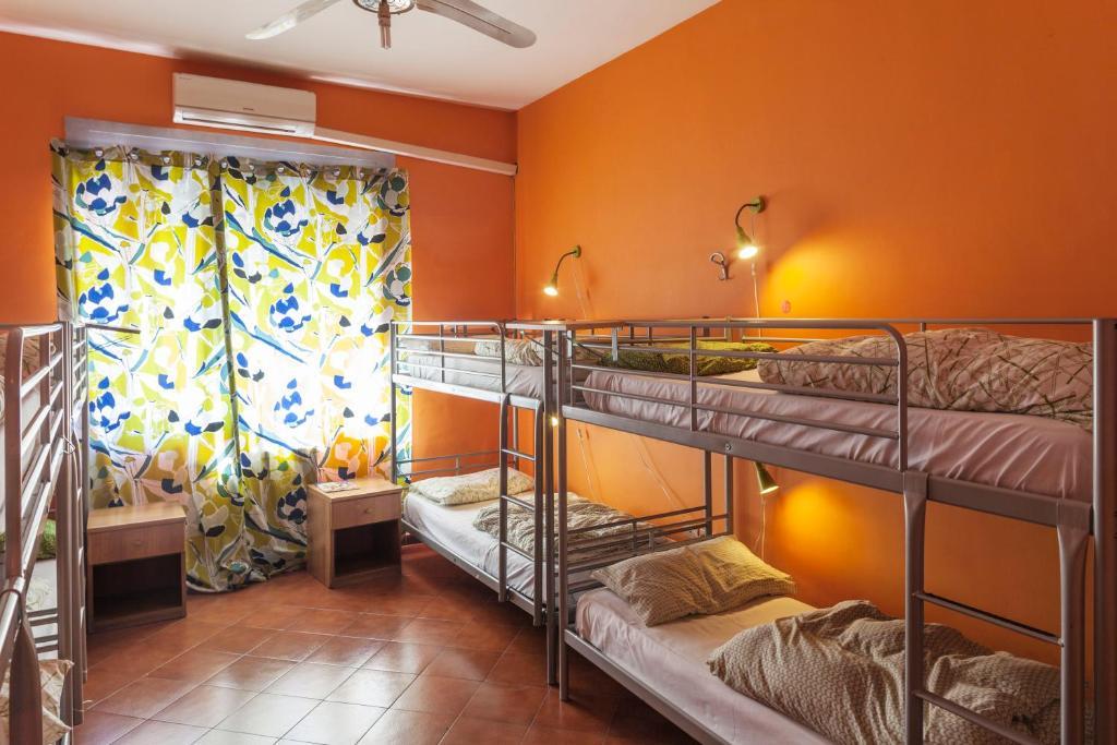 Cama en habitación compartida mixta de 8 camas